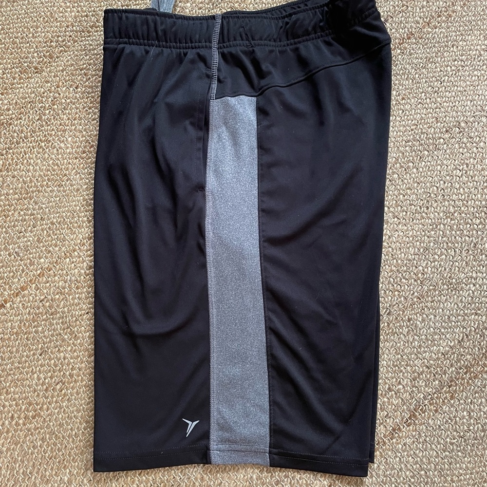Bundle of mens active shorts - Picture 2 of 5